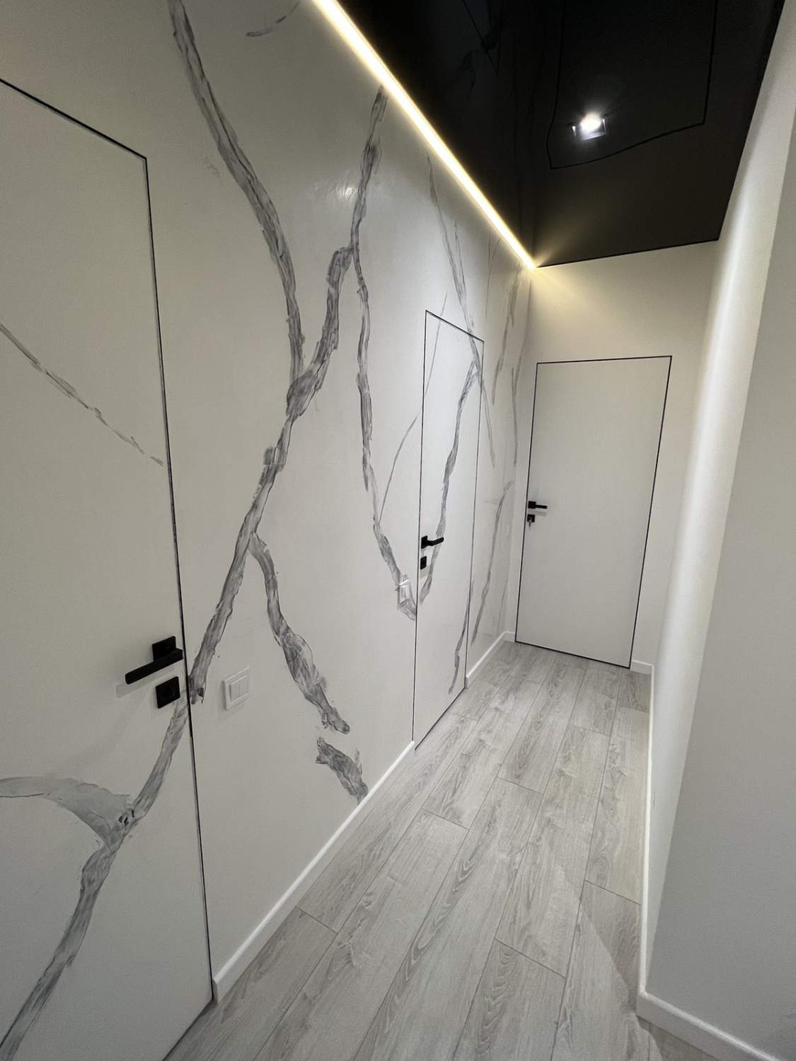 Приховані двері